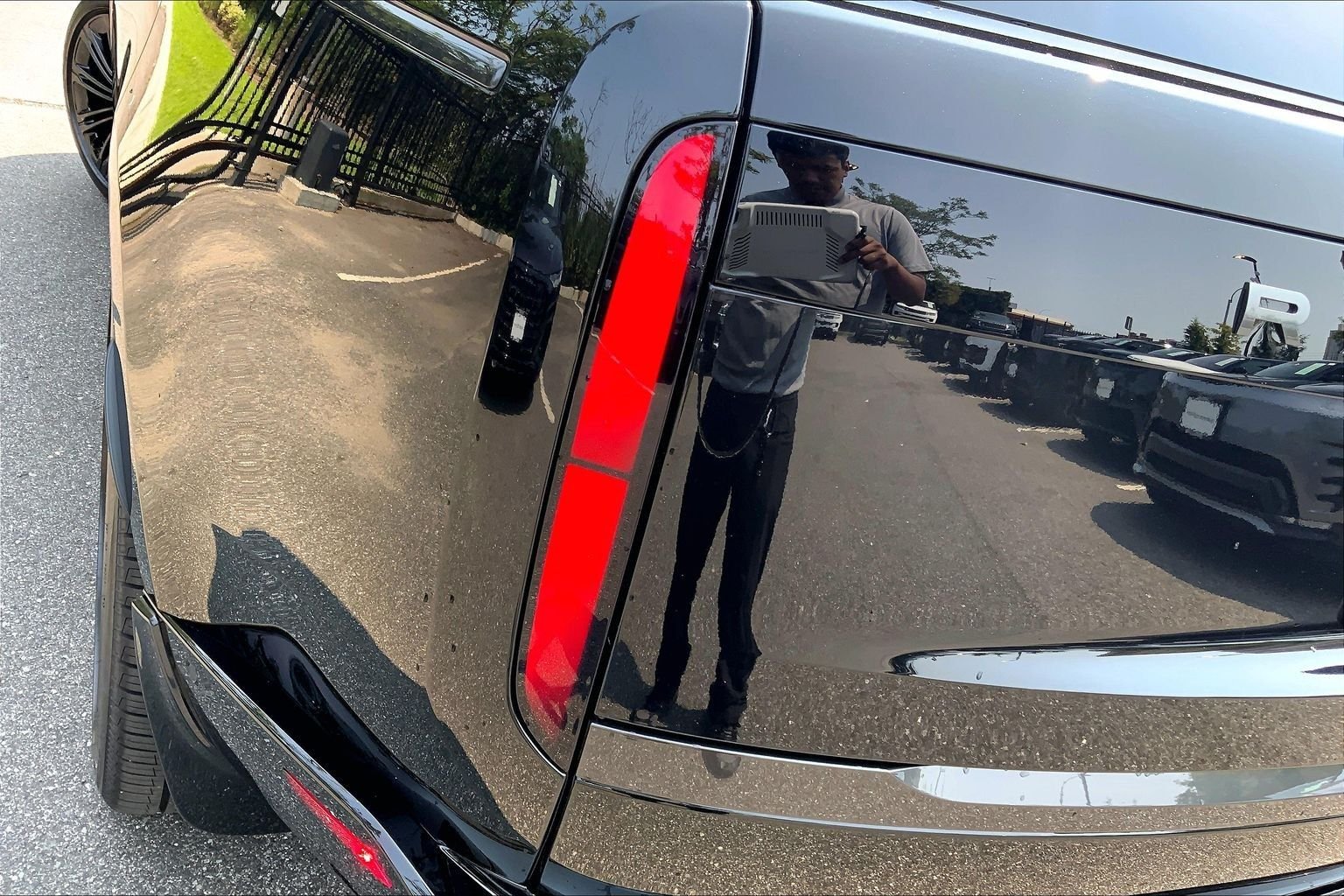 New 2026 Santorini Black Land Rover SE image 14