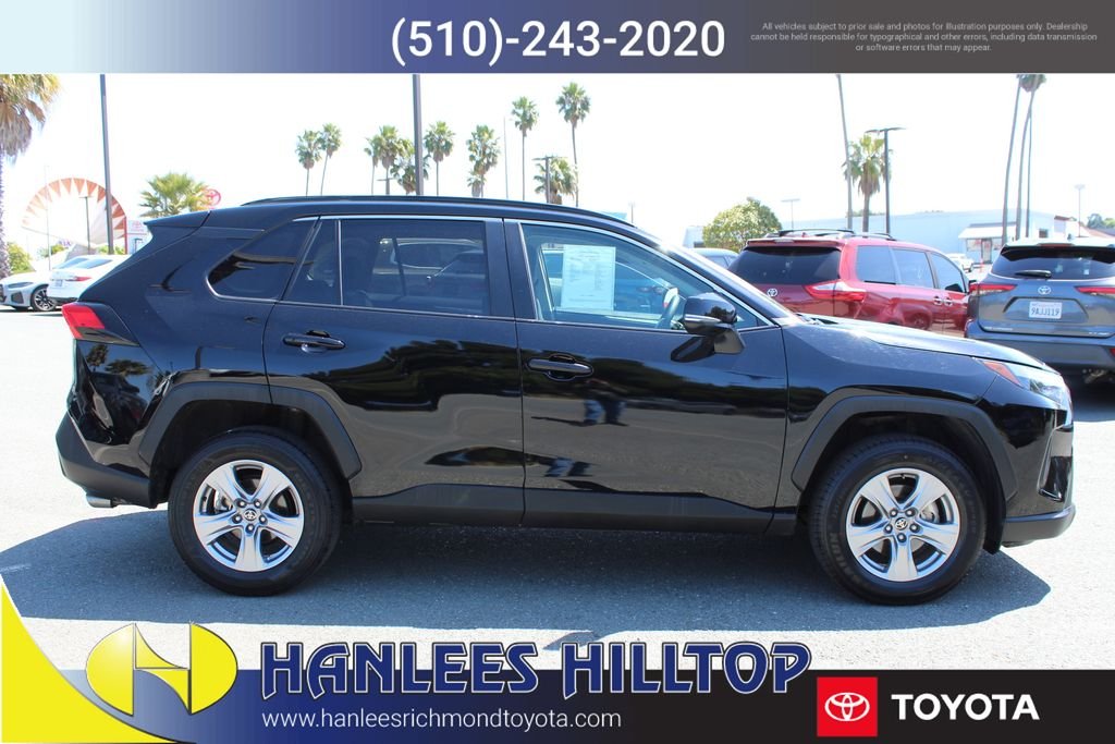 2025 Toyota RAV4 XLE - Photo 6