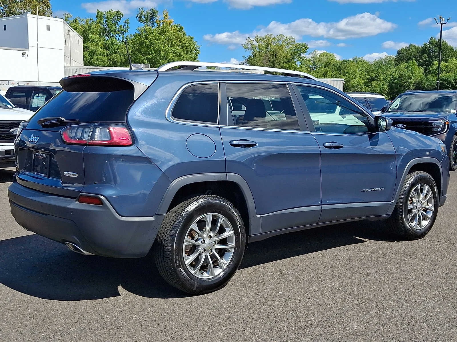 Used 2021 Slate Blue Pearlcoat Jeep Latitude Lux image 6
