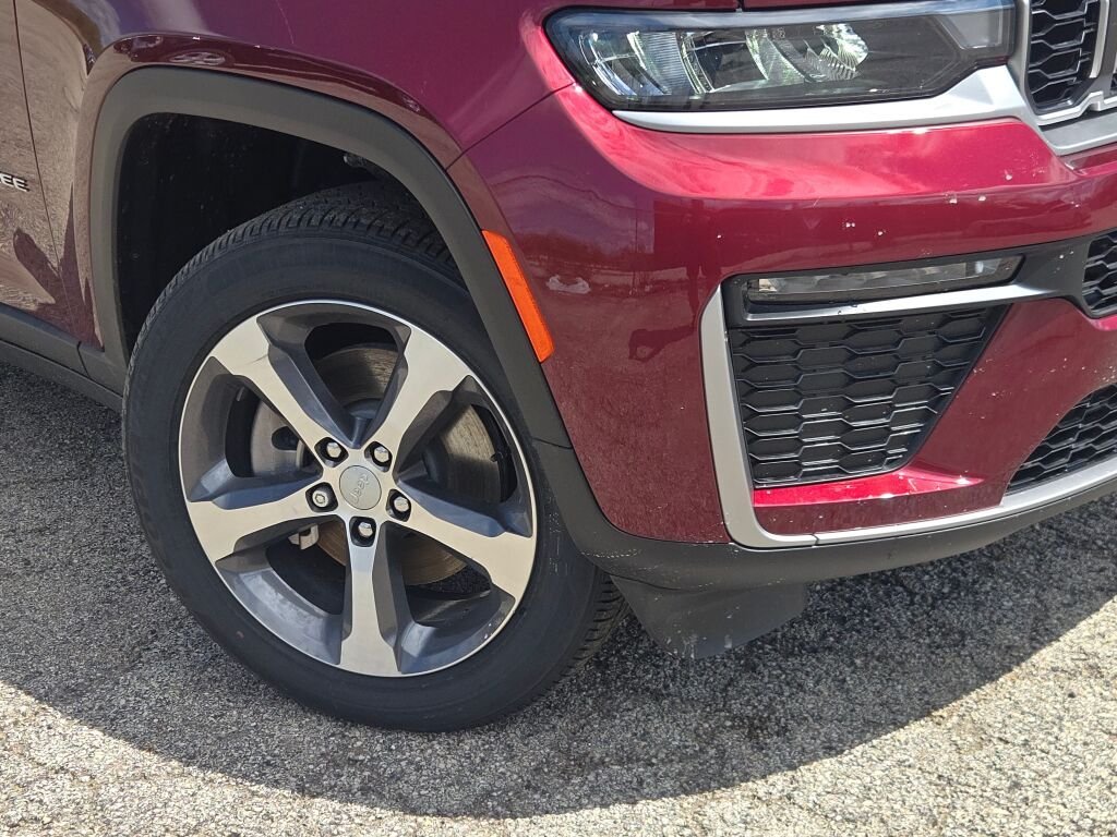 New 2026 Velvet Red Pearl-Coat Exterior Paint Jeep Limited image 5