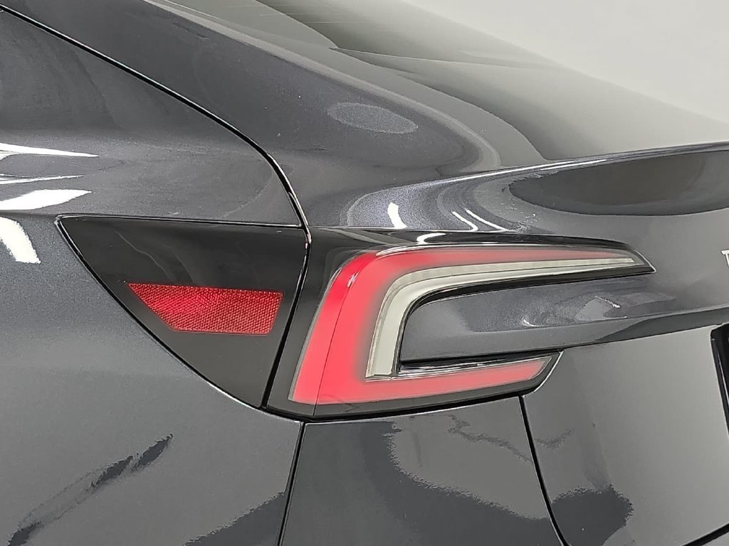Used 2025  Tesla  image 27