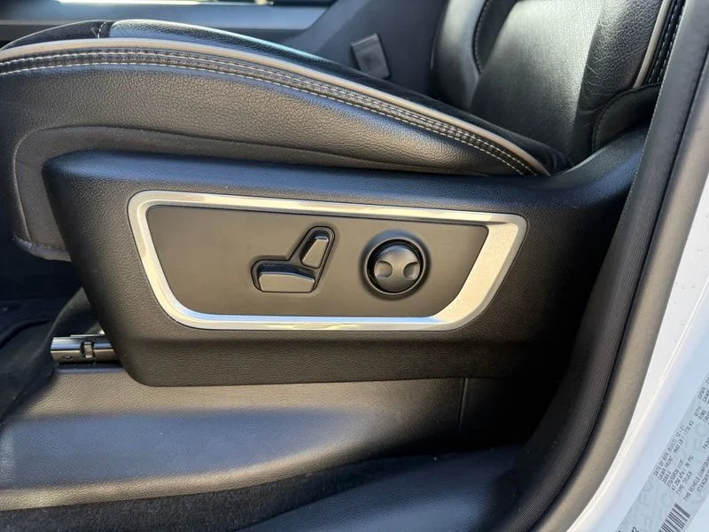 Used 2022 White Ram Laramie image 4