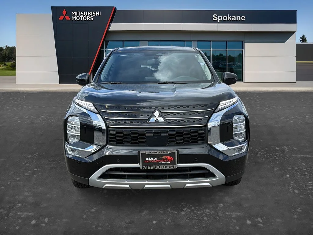 New 2025 Black Diamond Mitsubishi SE image 2