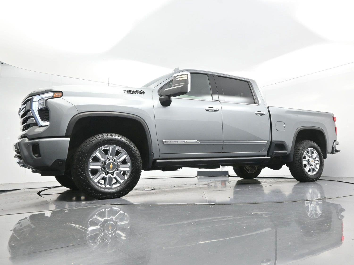 Used 2024 Sterling Gray Metallic Chevrolet High Country image 45