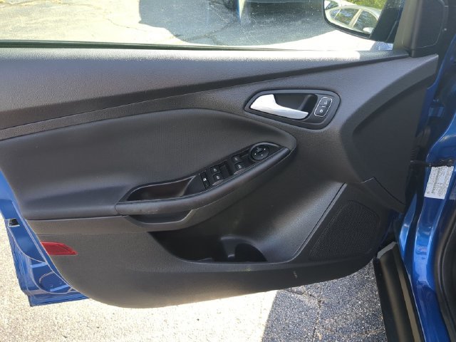 Used 2018 Blue Ford SE image 12