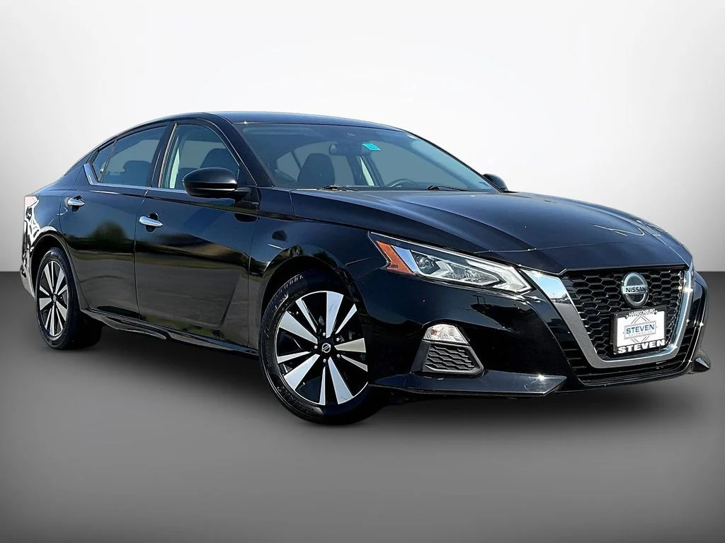 Certified Used 2021 Super Black Nissan 2.5 SV image 1