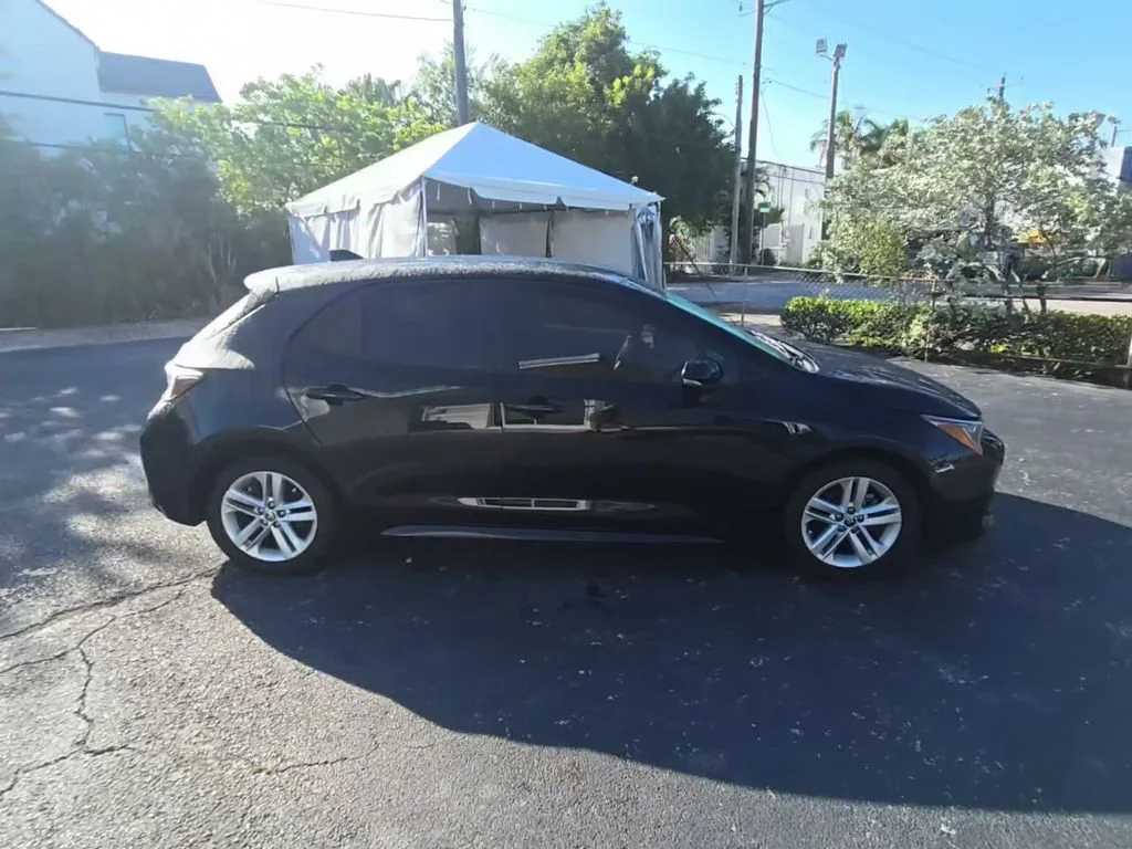 Used 2019 Midnight Black Metallic Toyota SE image 5