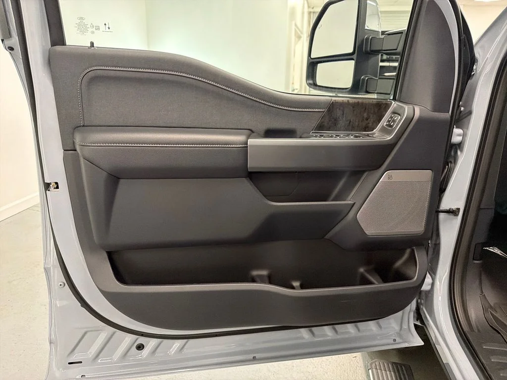 New 2026 Glacier Gray Metallic Tri-Coat Ford F-250® Lariat® image 13