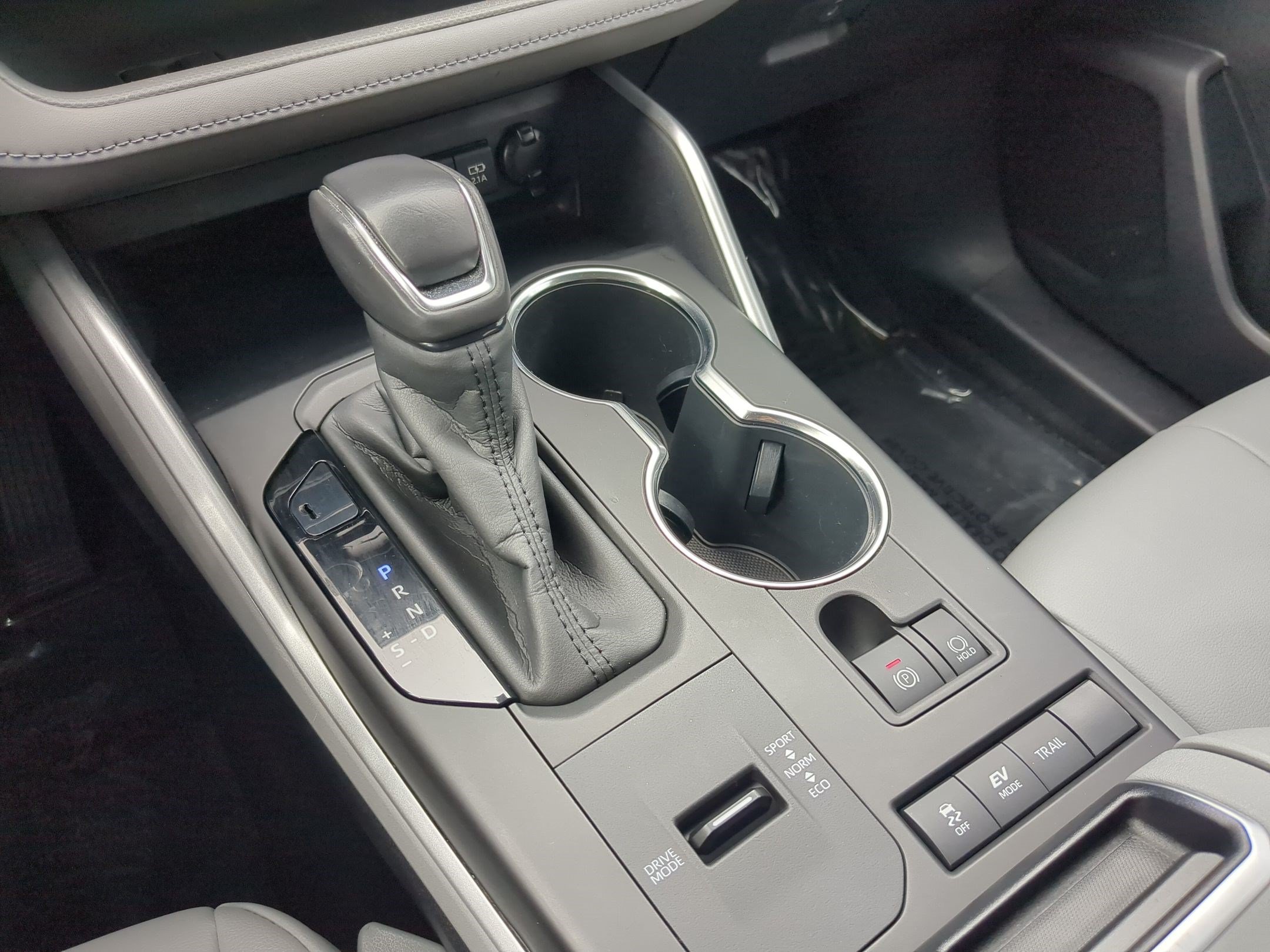 Used 2020 Celestial Silver Metallic Toyota Hybrid XLE image 27