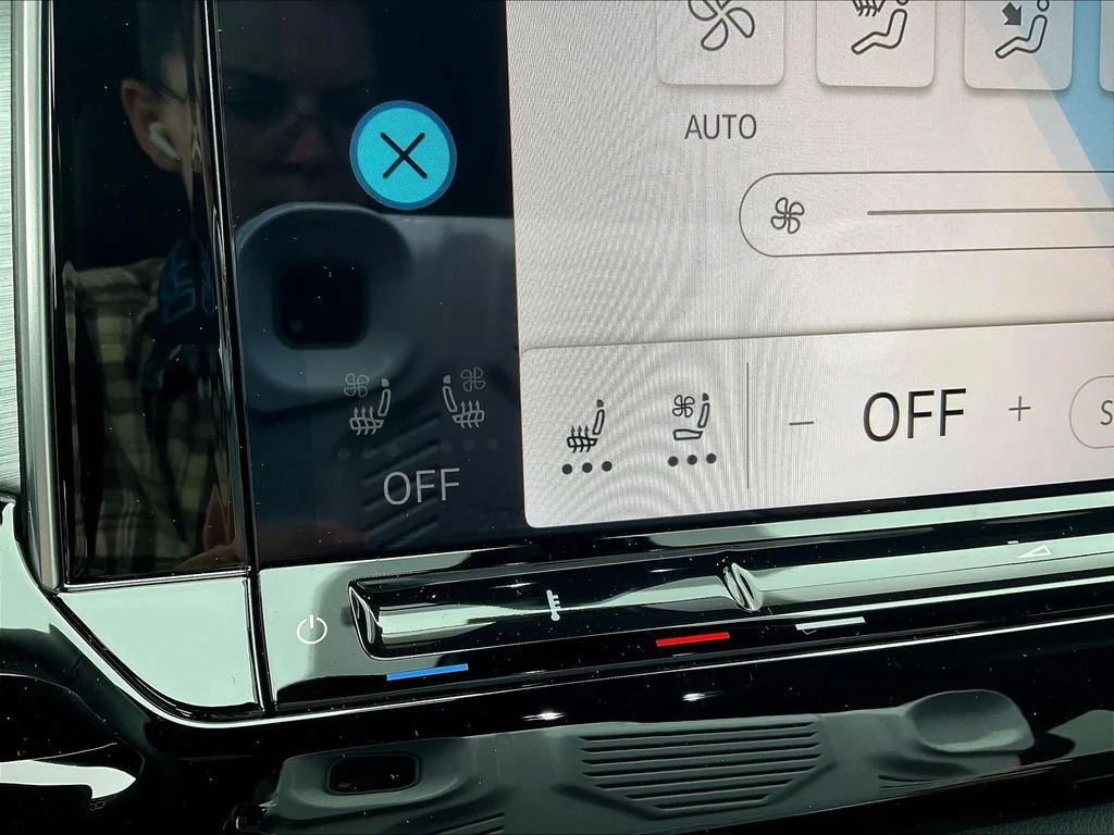 New 2026 Black Volkswagen SE w/Technology image 19