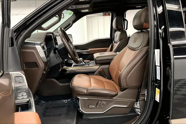 Used 2025 Agate Black Metallic Ford King Ranch image 25