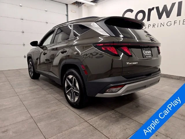 Used 2025 Green Hyundai SEL image 3