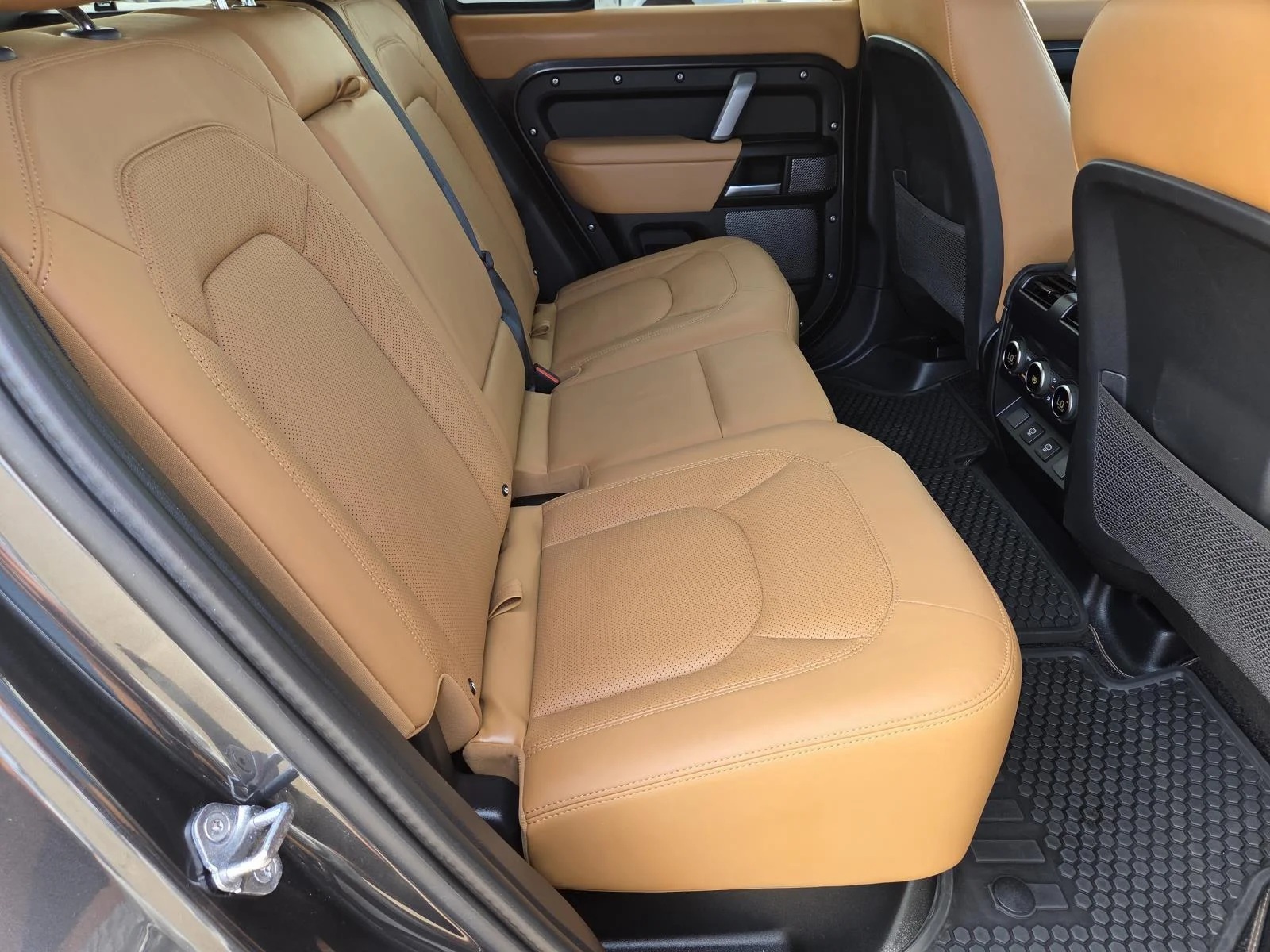 Used 2024 Carpathian Grey Premium Metallic Land Rover Carpathian Edition image 40