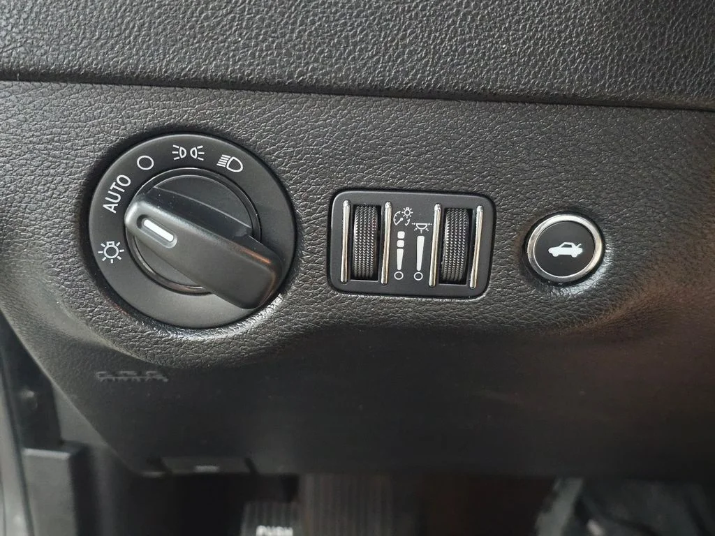 Used 2023 Gray Dodge SXT image 42