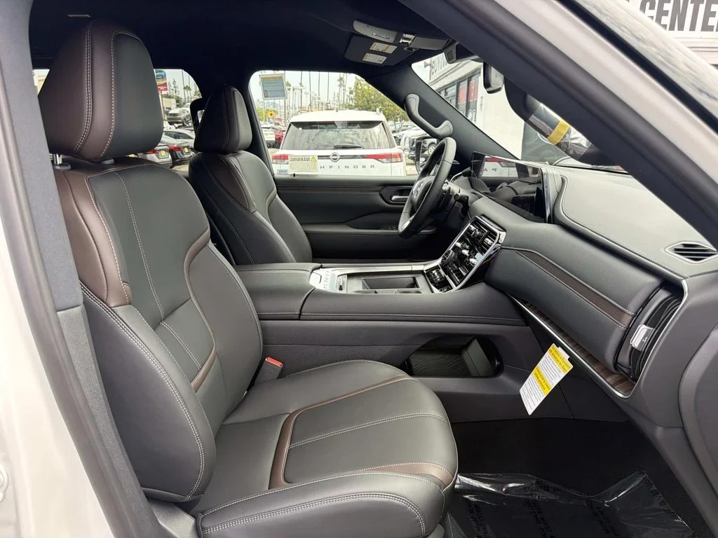 New 2026 Aspen White Tricoat Nissan SL image 33