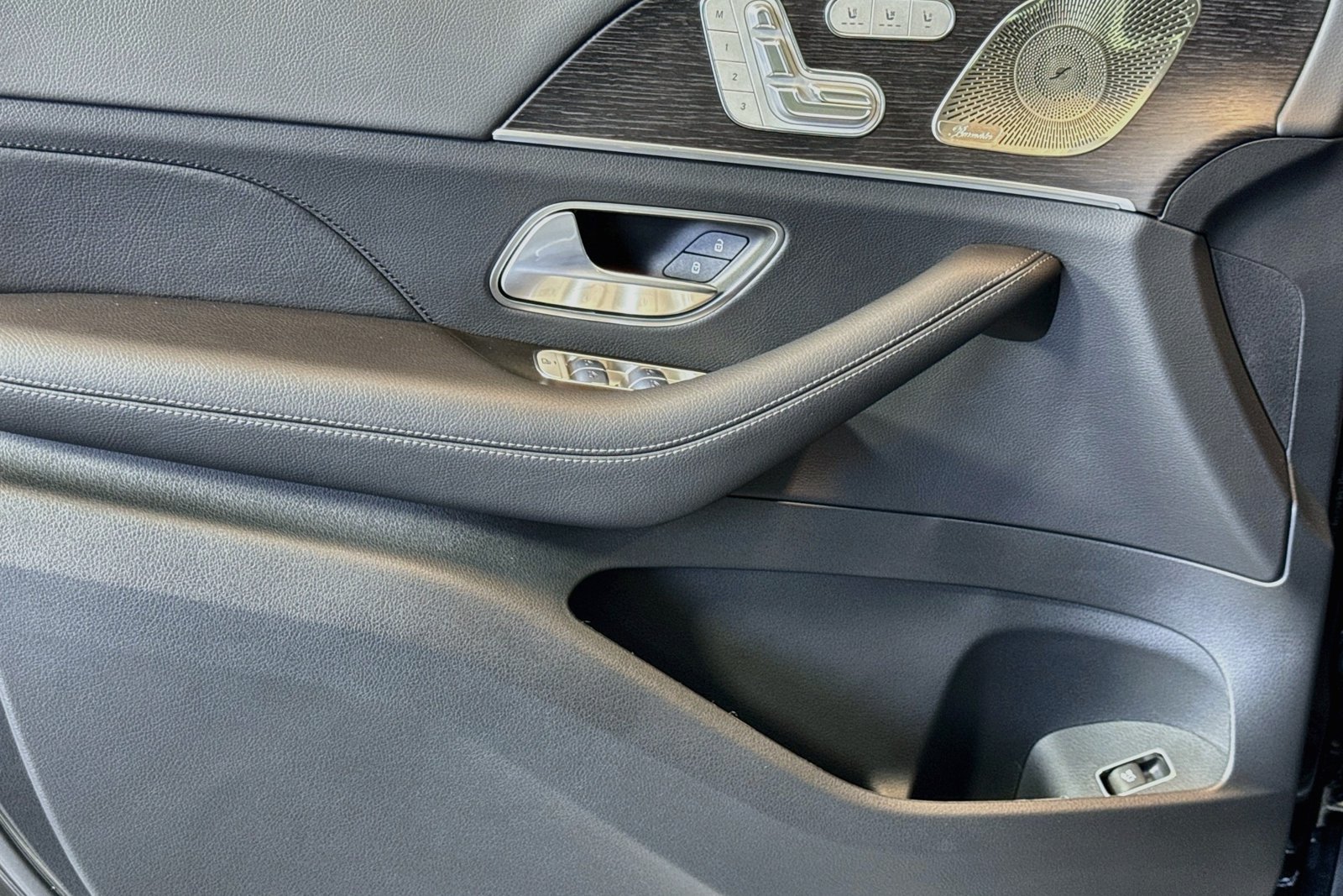 New 2026 Obsidian Black Metallic Mercedes-Benz GLS 450 image 16
