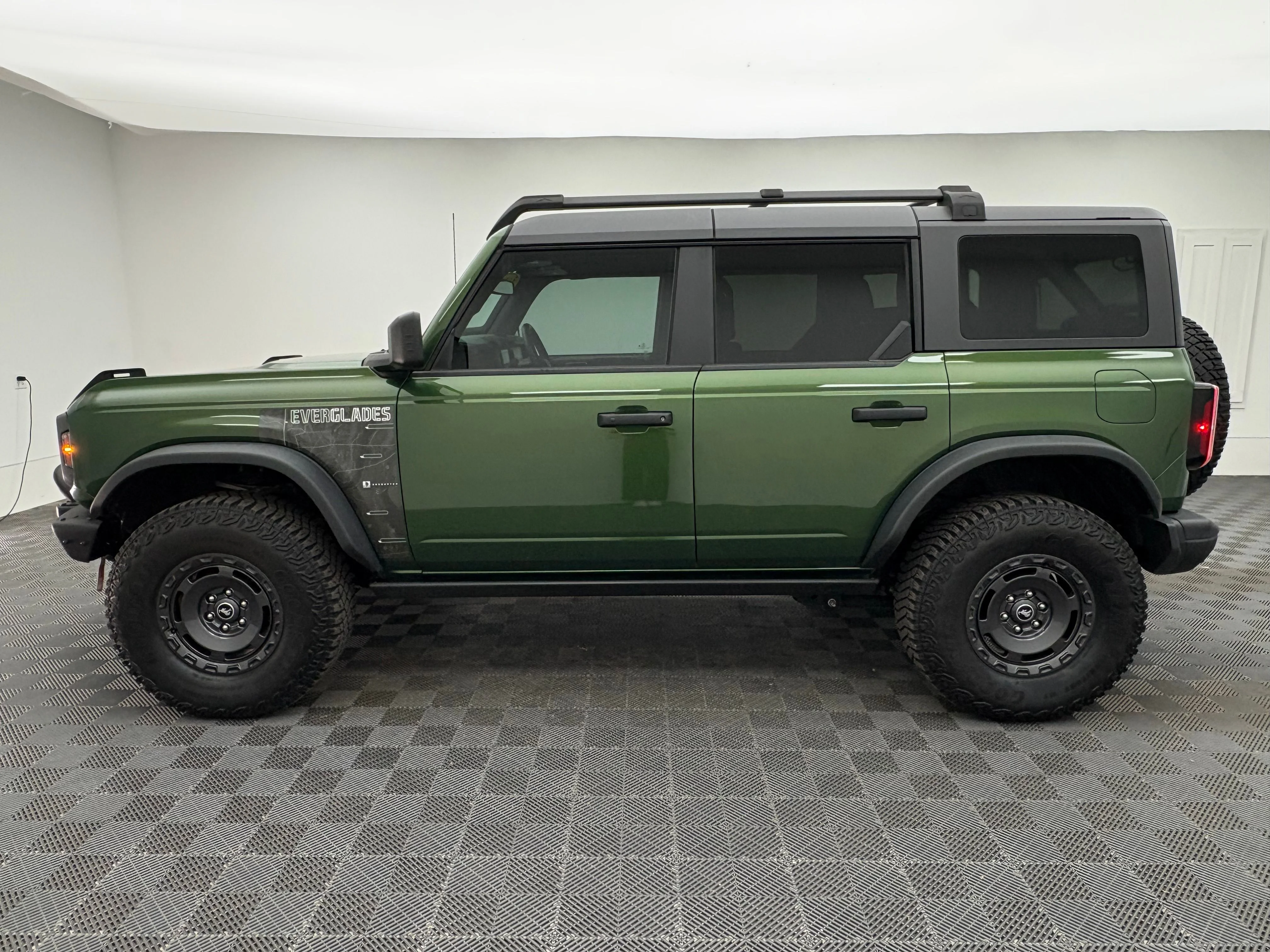 Used 2024 Green Metallic Ford Everglades image 13