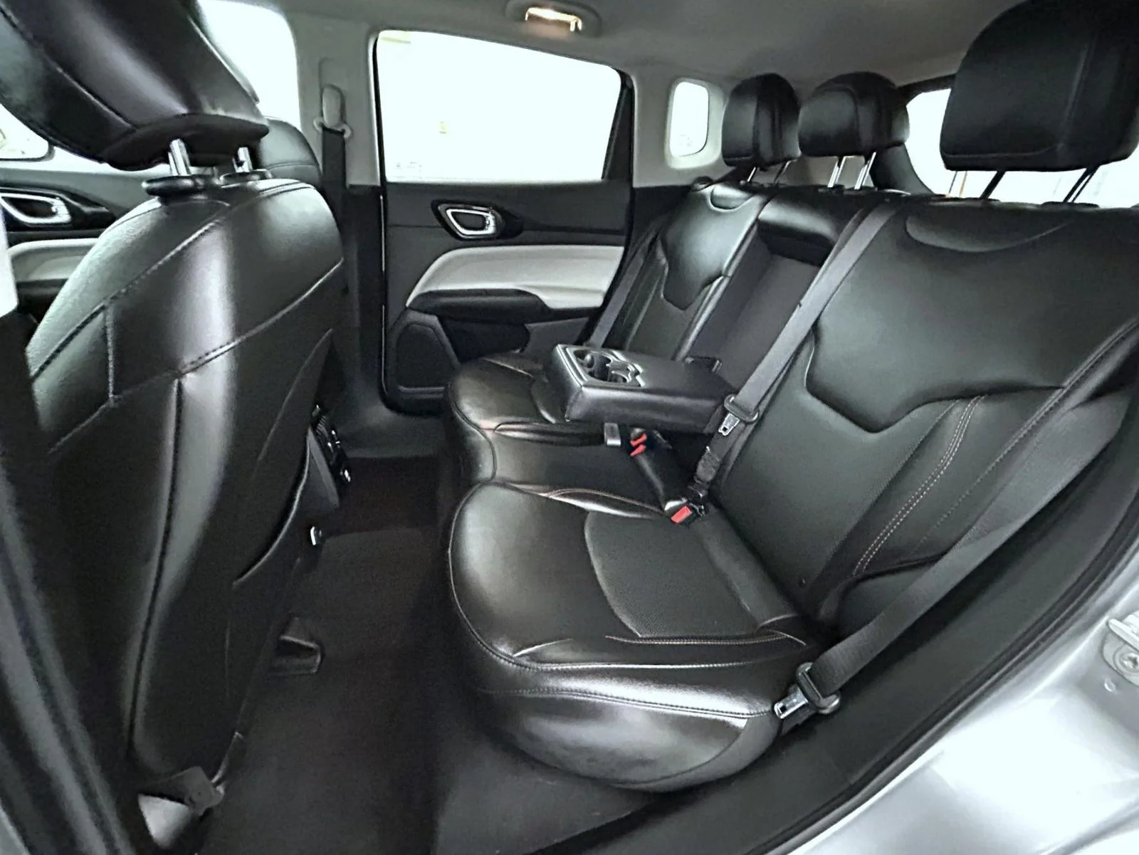 Used 2022 Silver Jeep Limited image 19