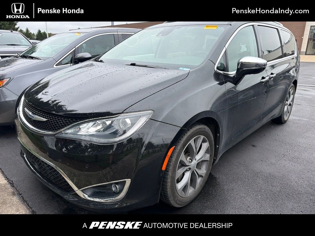 2017 Chrysler Pacifica Limited's photo