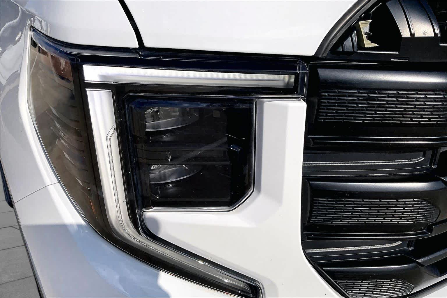 Certified Used 2023 SUMMIT WHITE GMC Pro image 25