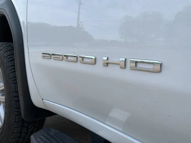2022 GMC Sierra 2500HD SLT - Photo 11