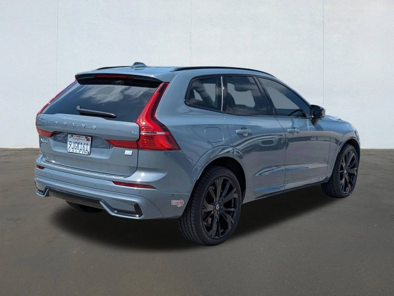 Used 2024 Thunder Grey Metallic Volvo T8 Ultimate Dark Theme image 5