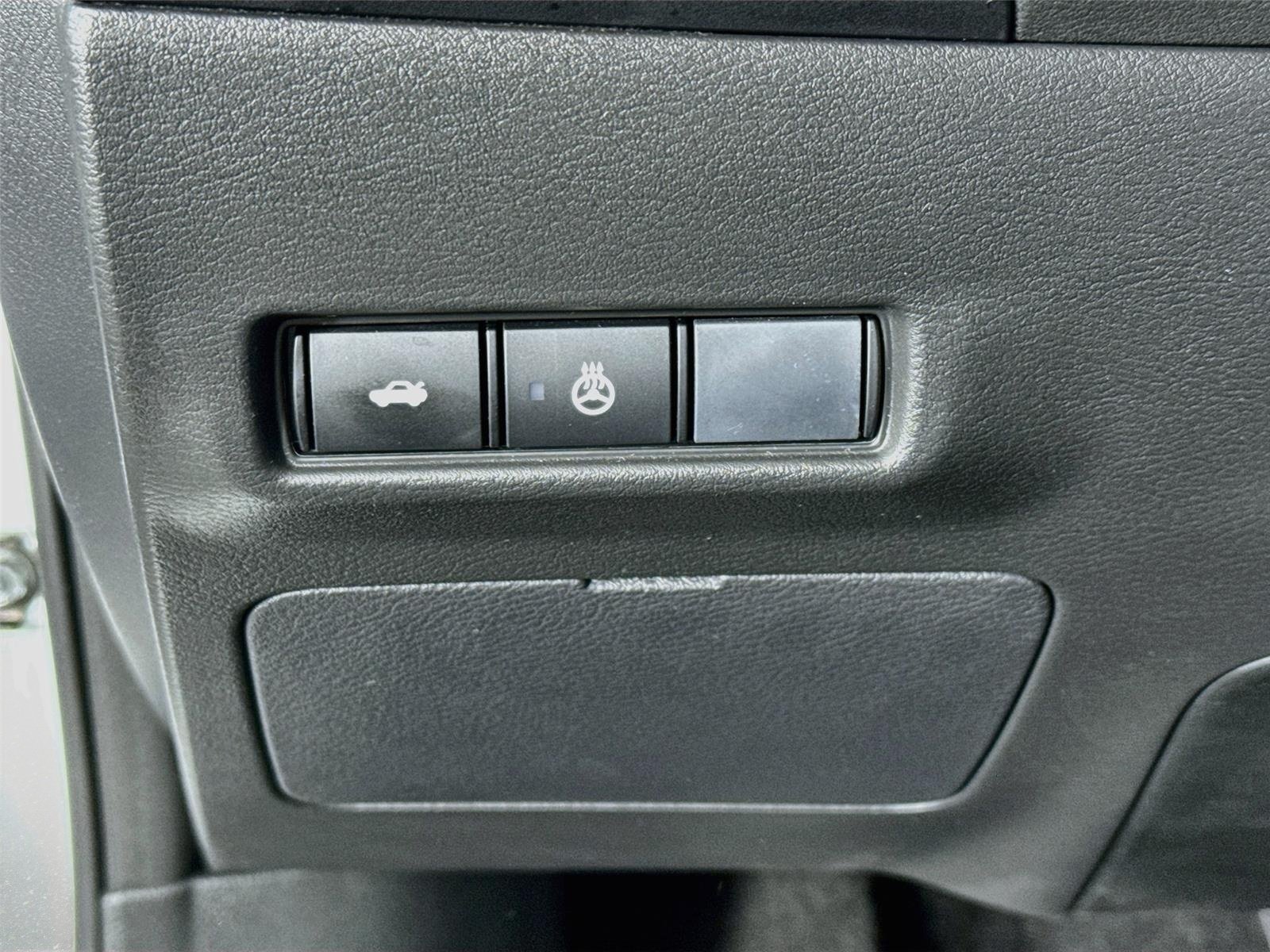 Used 2026 Aspen White Tricoat Nissan SR image 10