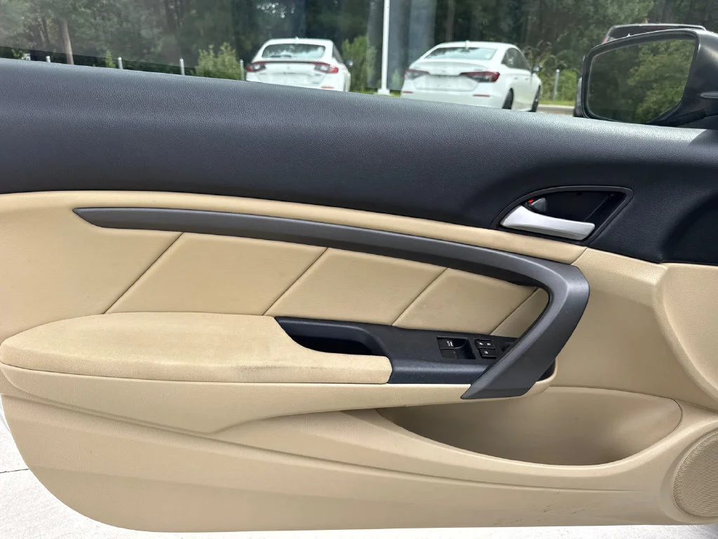 Used 2011 Taffeta White Honda LX-S image 13