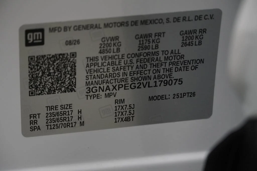 New 2027 Summit White Chevrolet LT image 42