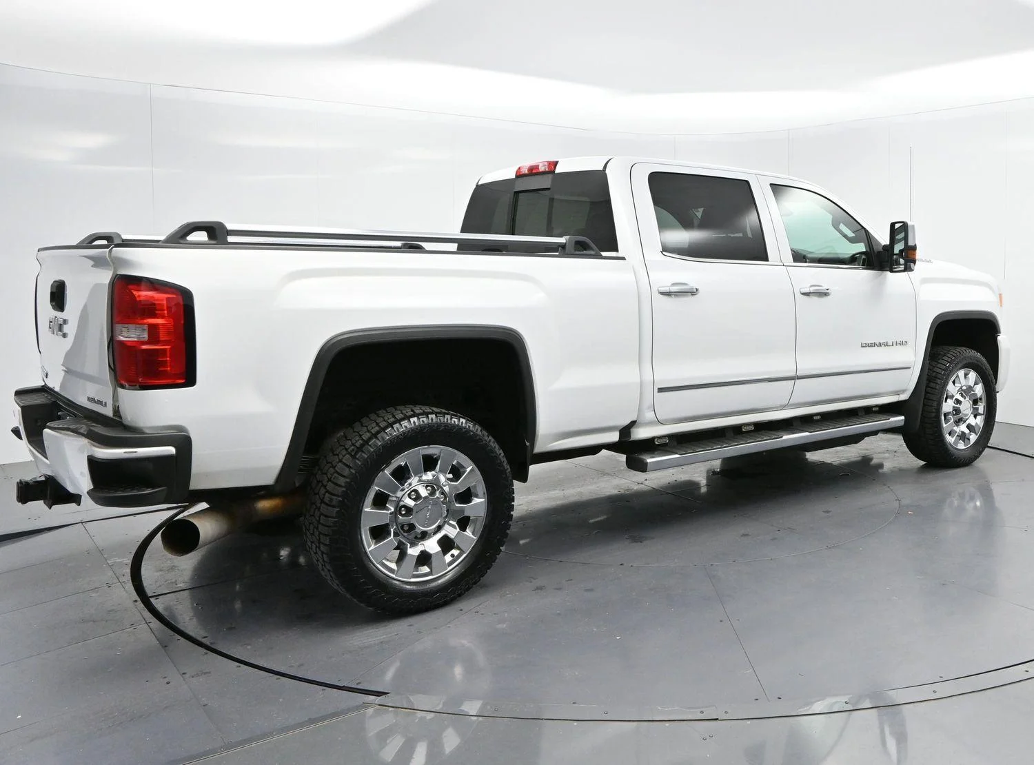 Used 2019 Summit White GMC Denali image 7