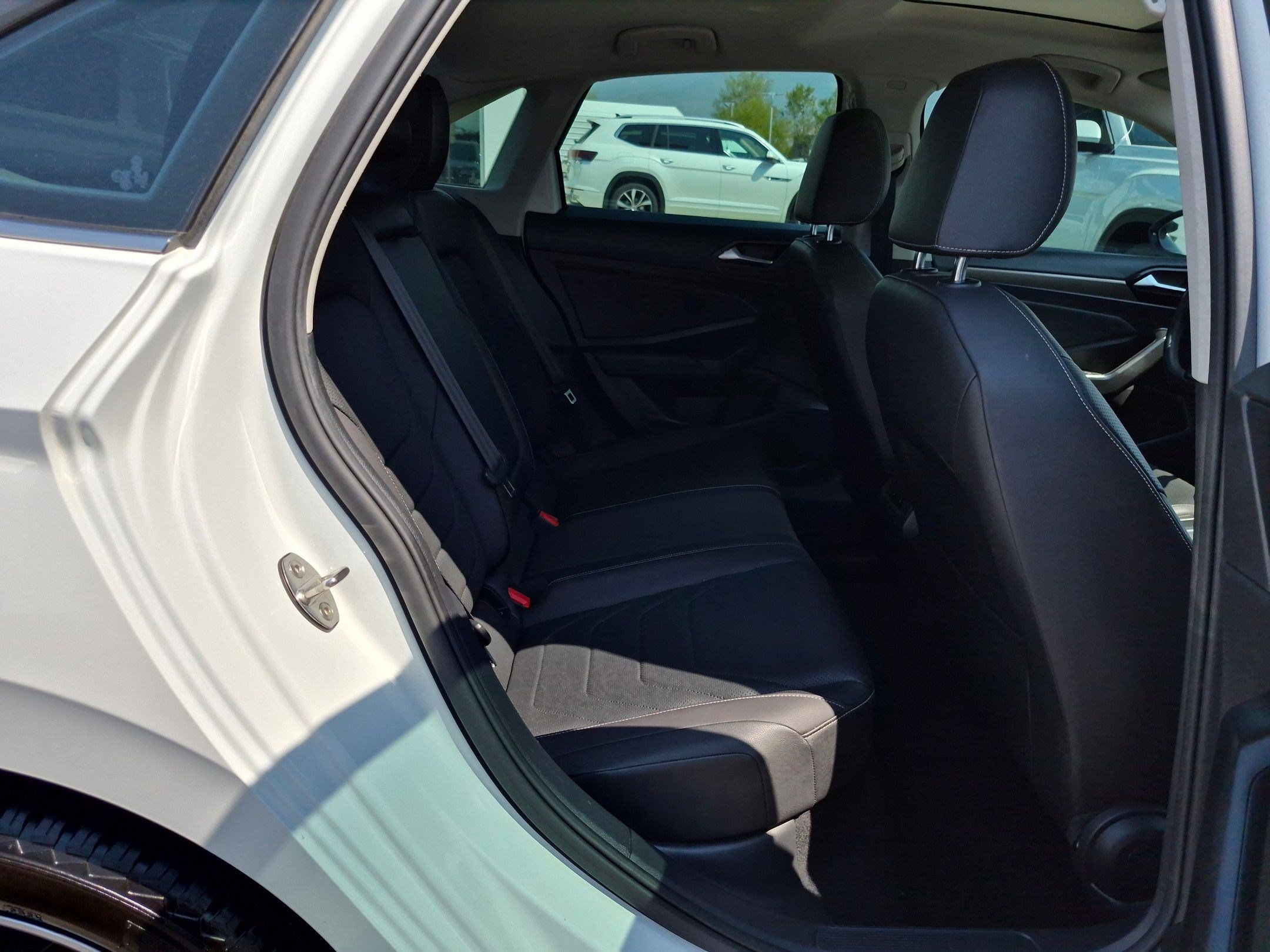 Used 2021 Pure White Volkswagen SEL Premium image 29