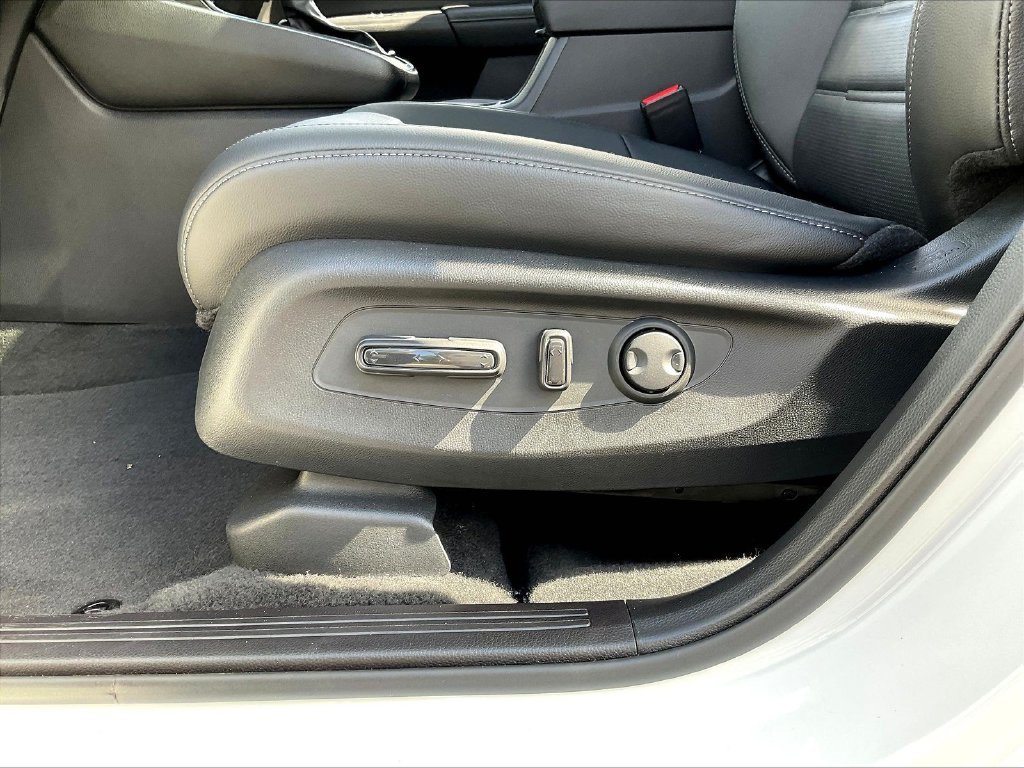 Used 2026 White Honda EX-L image 37