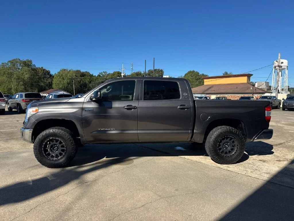 Used 2015 Gray Toyota SR5 image 10