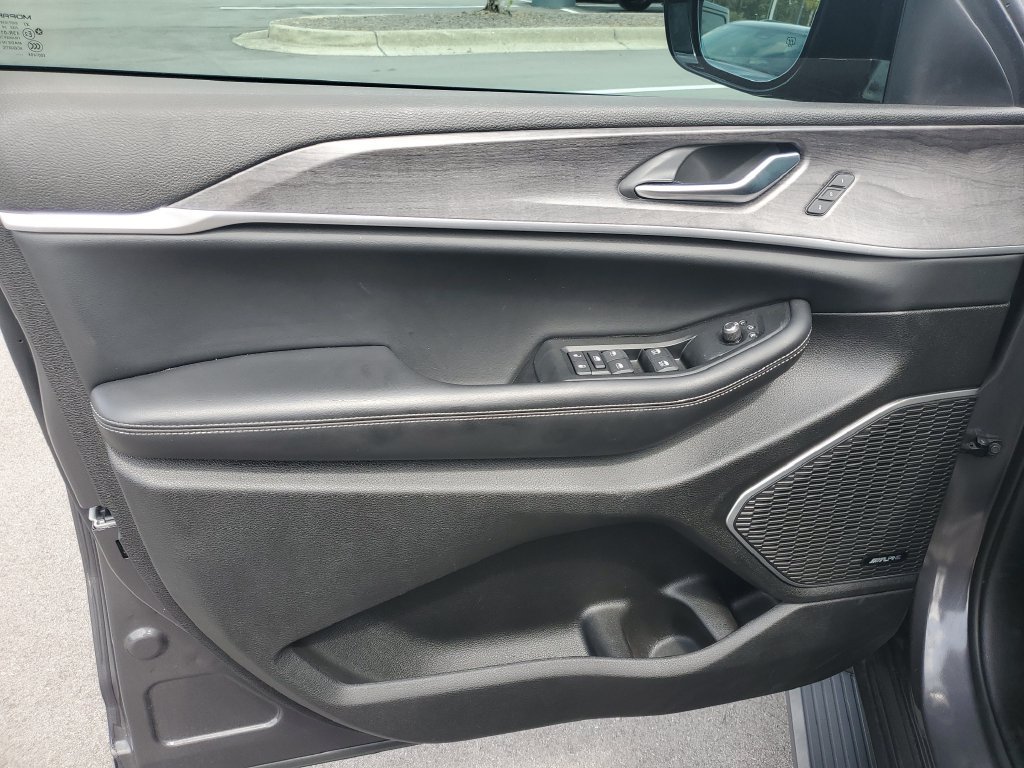Used 2025 Gray Jeep Limited image 9