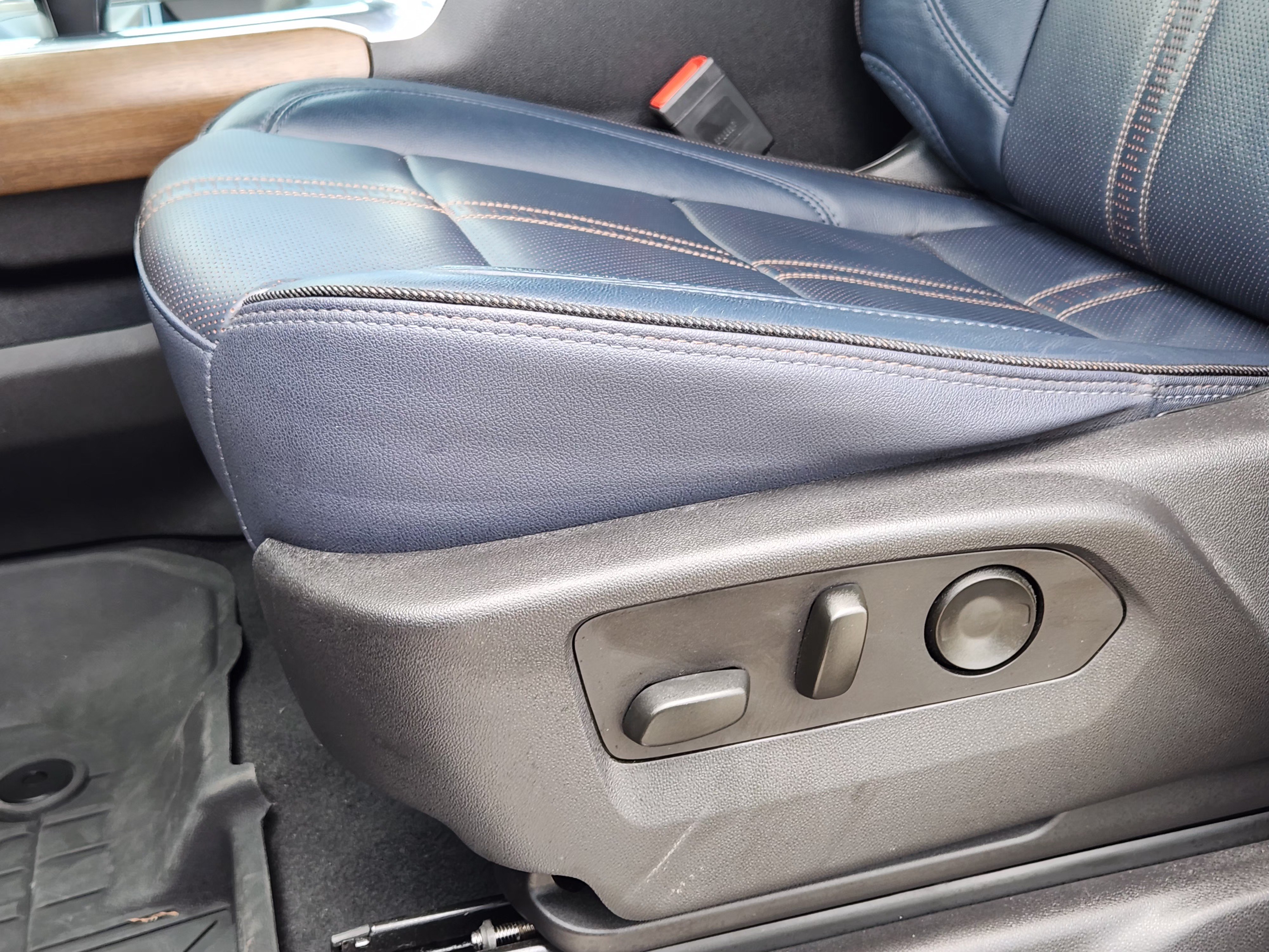 Used 2024 Sterling Gray Metallic Chevrolet High Country image 24