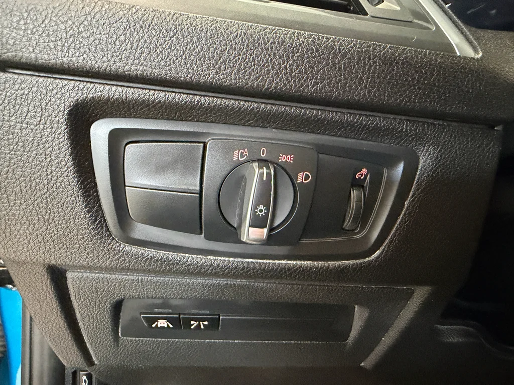 Used 2018 Long Beach Blue Metallic BMW Base image 17
