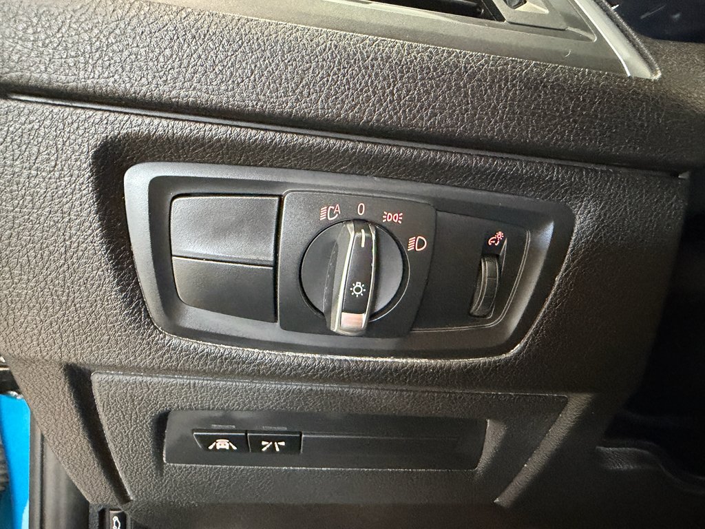 Used 2018 Long Beach Blue Metallic BMW Base image 17