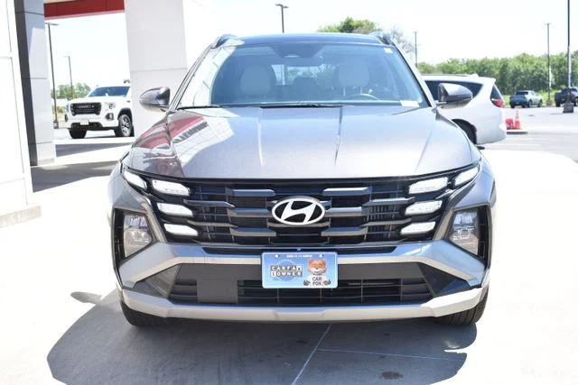 Used 2025 Gray Hyundai SEL Convenience image 3