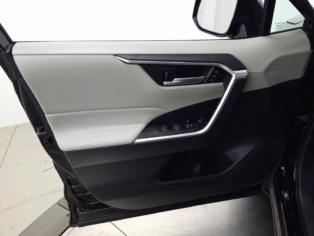 Used 2025 Black Toyota XLE Premium image 15