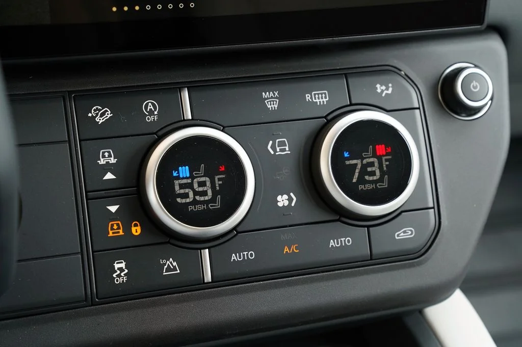 Used 2026 Black Land Rover X-Dynamic SE image 29