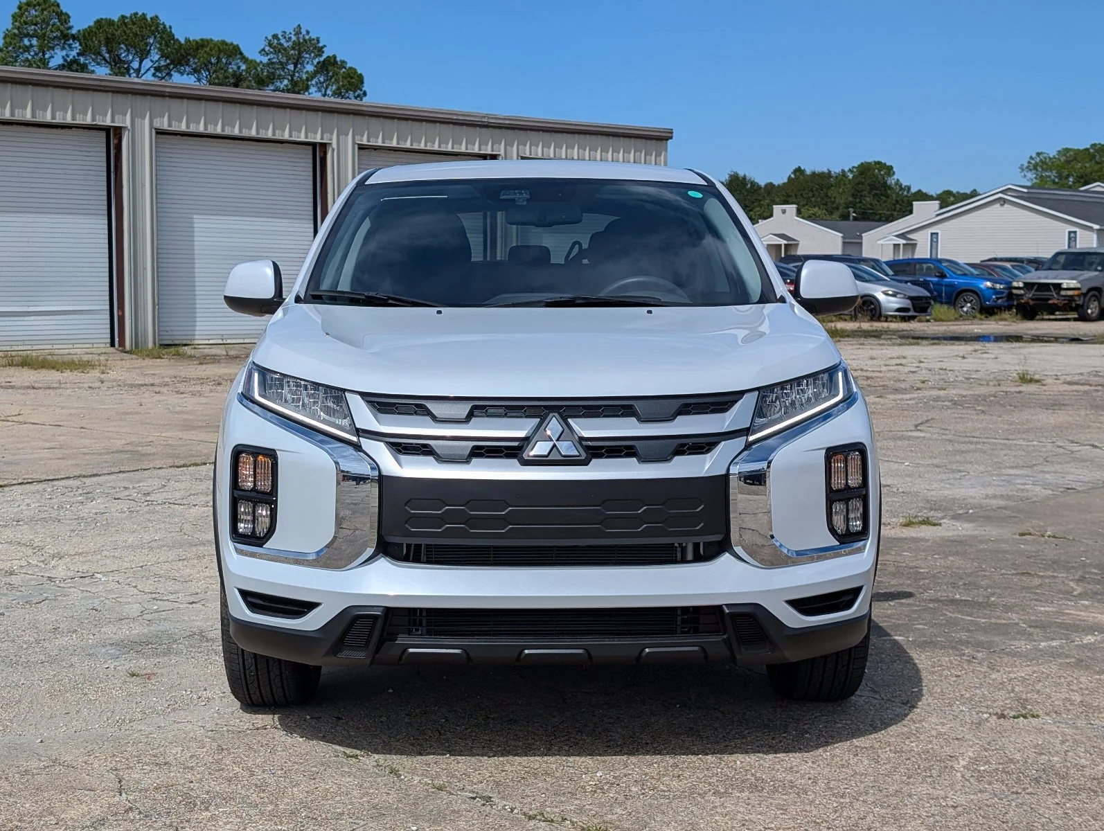 New 2027 White Mitsubishi 2.0 ES image 10