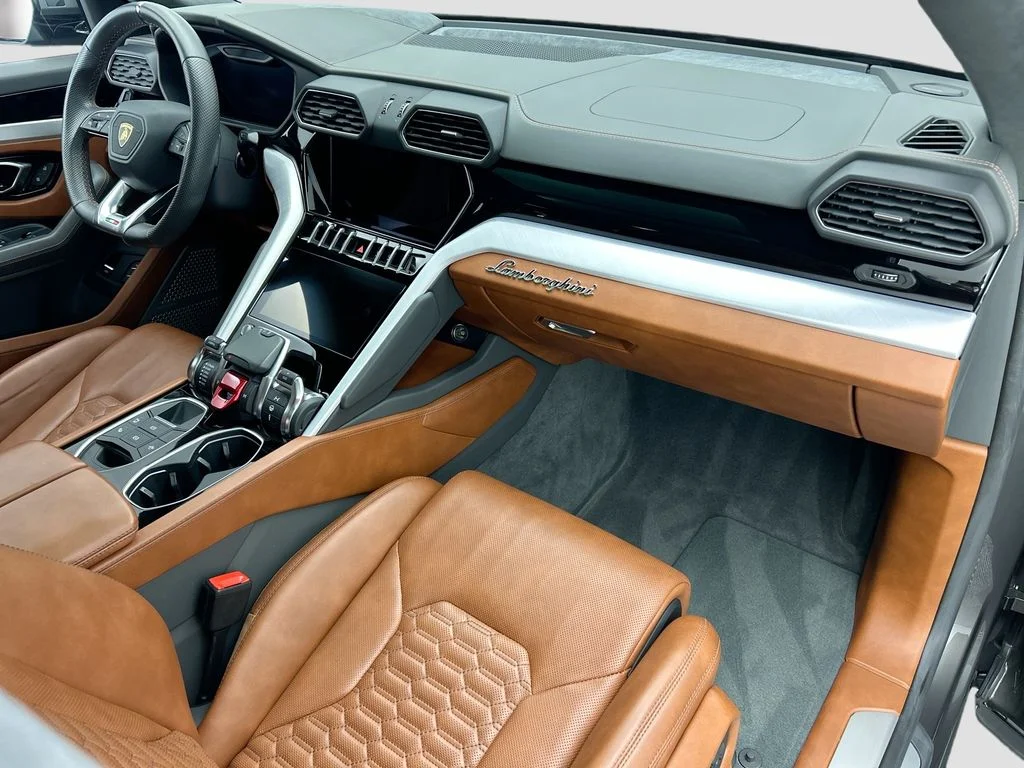 Used 2021  Lamborghini  image 16