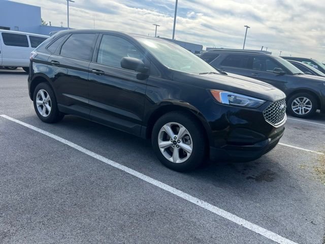 Used 2024 Black Metallic Ford SE image 6