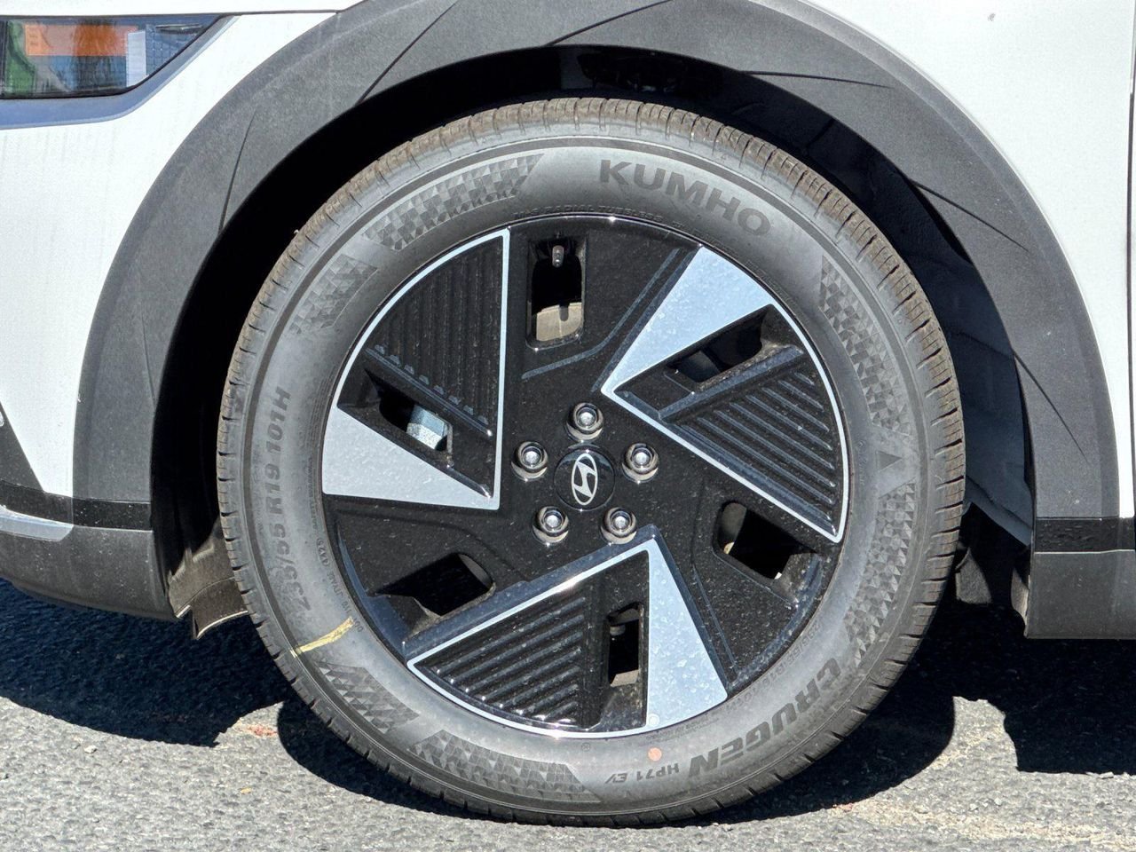 New 2026 White Hyundai SEL image 25