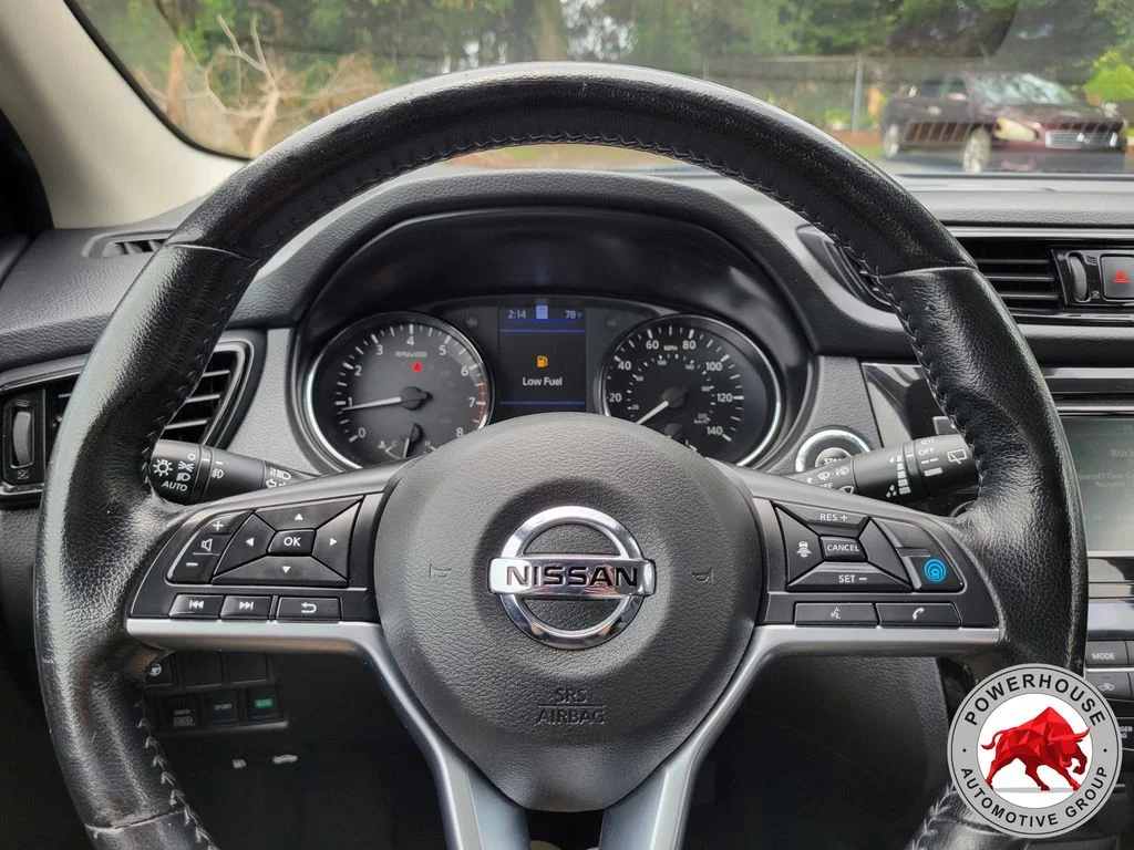 Used 2021 Silver Nissan SL image 33
