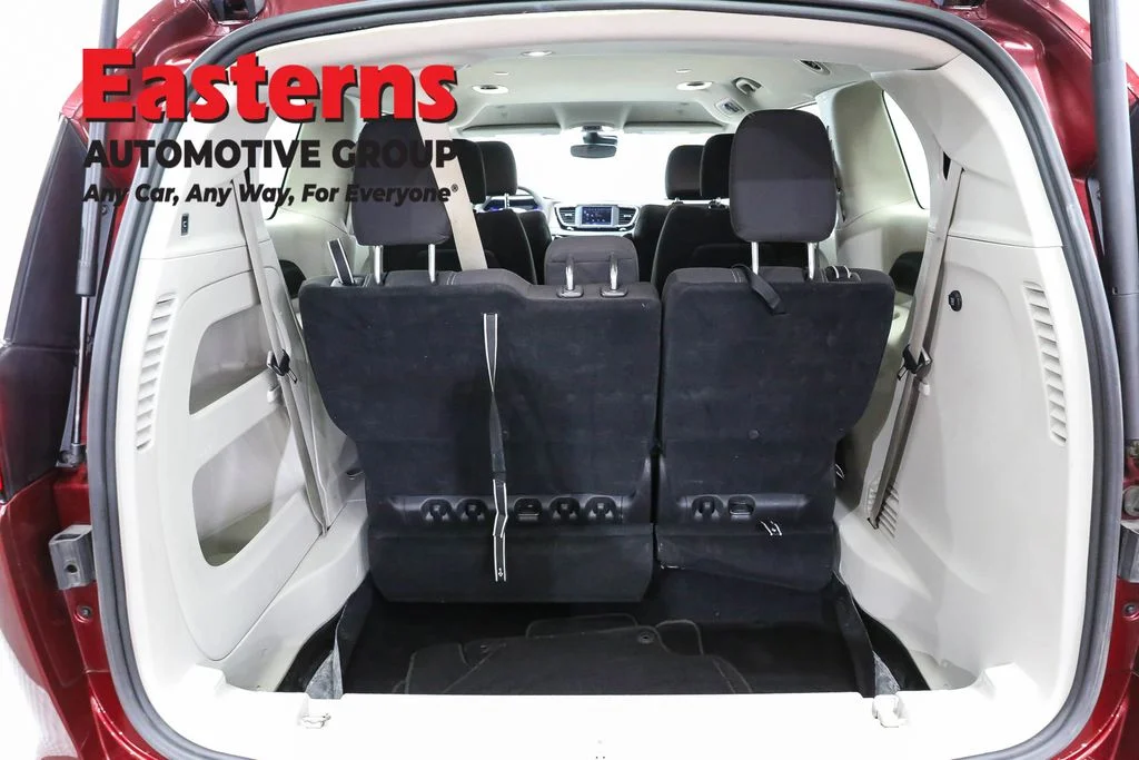 Used 2023 Red Chrysler LX image 9