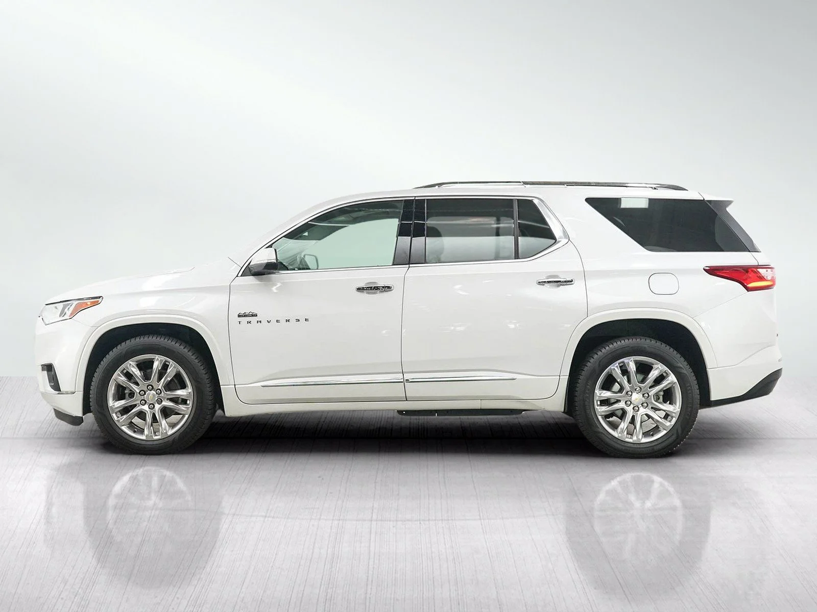 Used 2021 Chevrolet Traverse High Country with VIN 1GNEVNKWXMJ130803 for sale in Eden Prairie, Minnesota