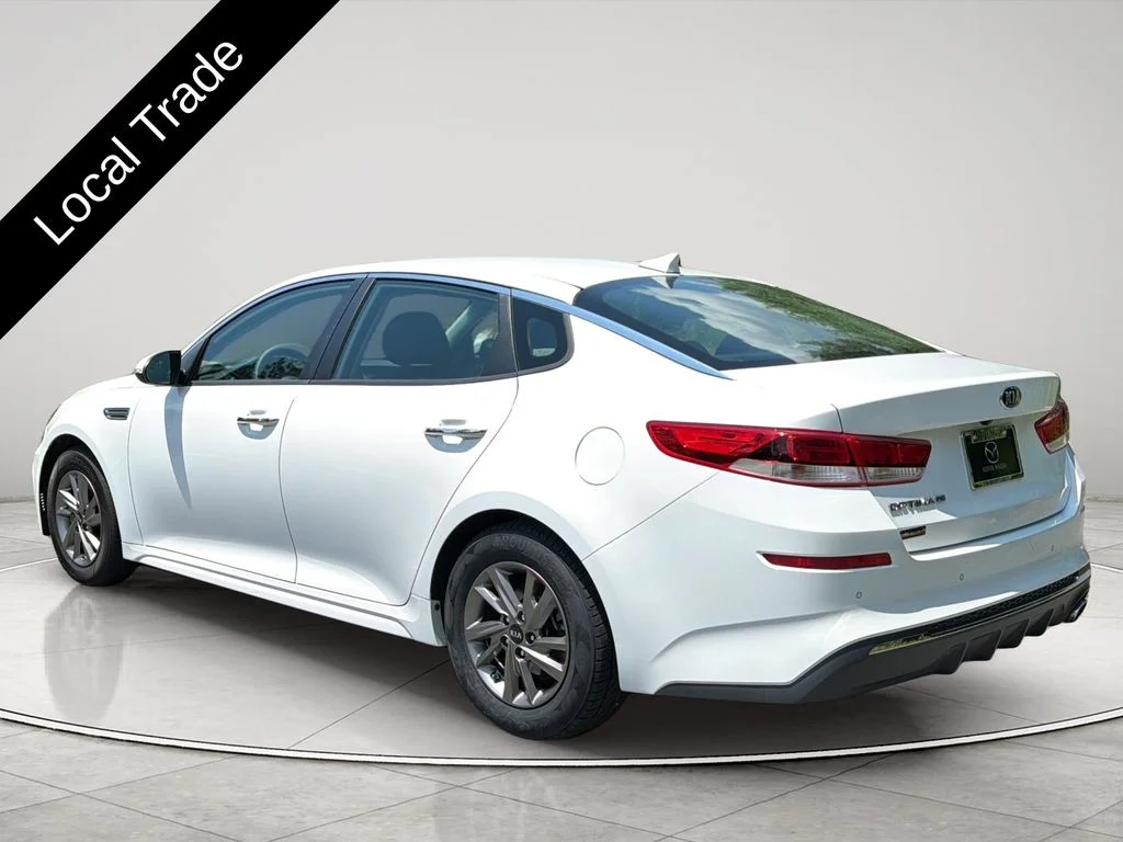 Used 2019 Snow White Pearl Kia LX image 3