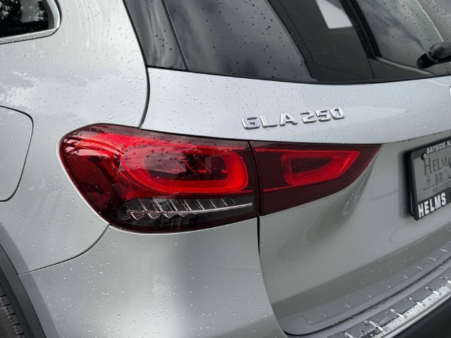 Used 2023 Silver Mercedes-Benz GLA 250 image 8