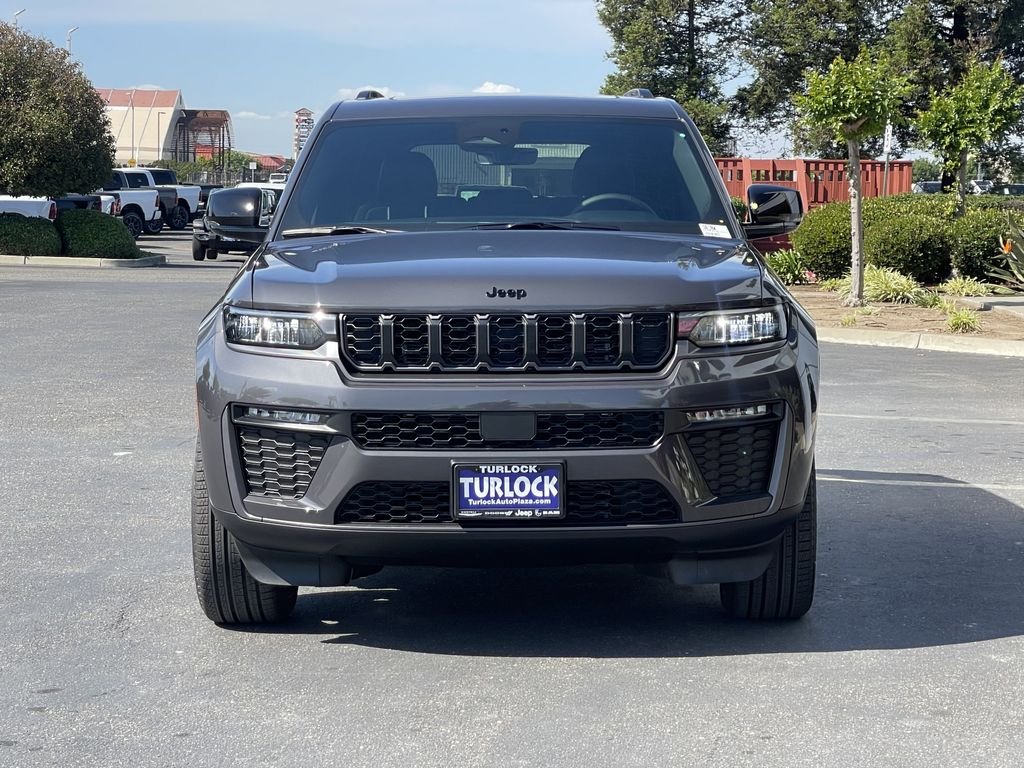 New 2026 Baltic Gray Metallic Clear-Coat Exterior Paint Jeep Limited image 5